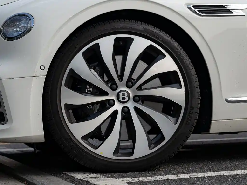 Bentley Flying Spur 2024 V8 Edition 8