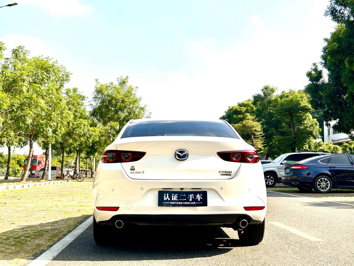 Mazda Mazda3 Axela 2.0 л 2025 г. Белый, пробег 23000 км