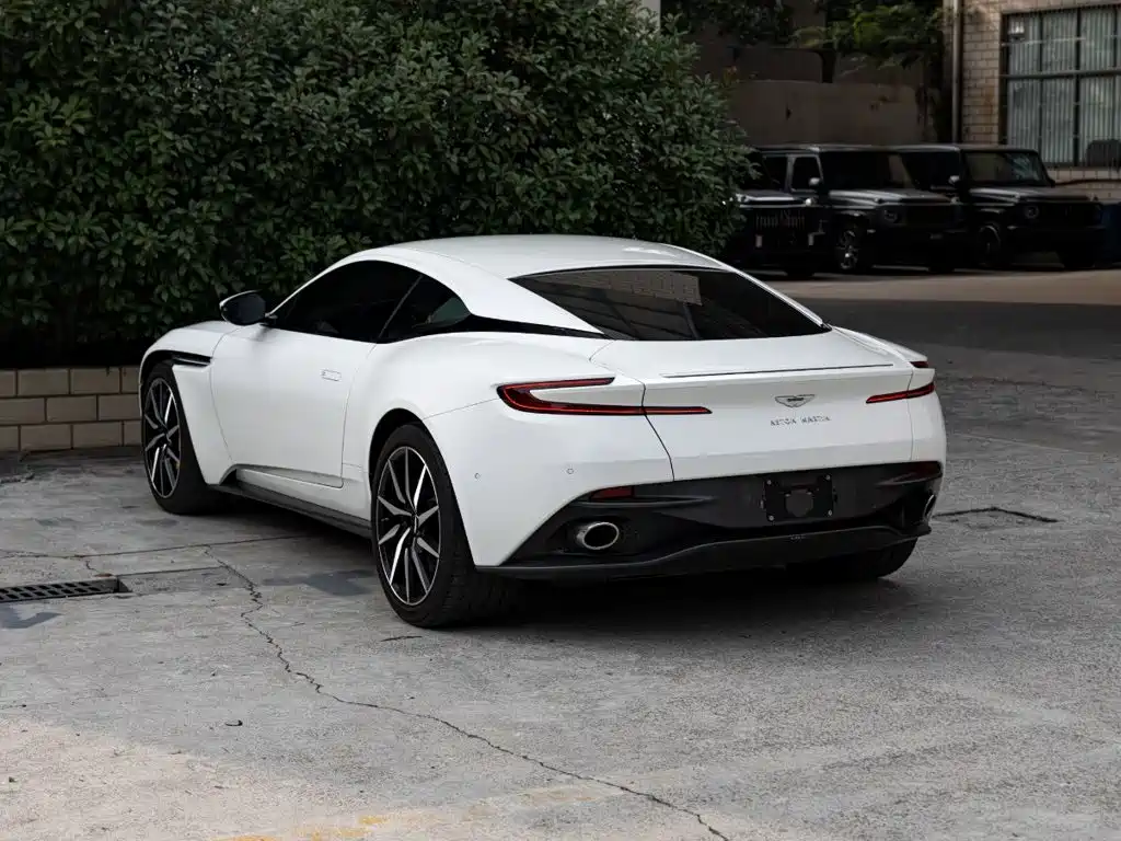 Aston Martin DB11 — миниатюра 3