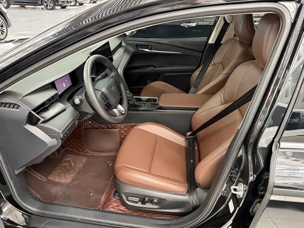 Toyota Camry — миниатюра 5