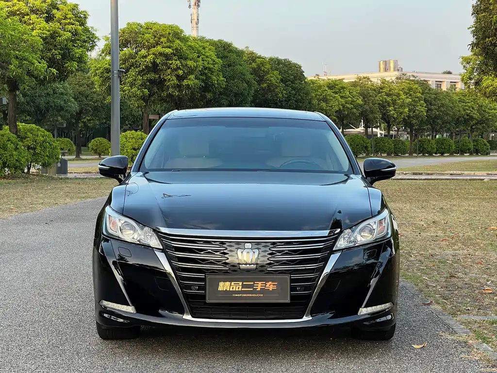 Toyota Crown — миниатюра 2