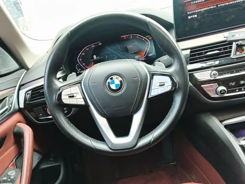 BMW 5 Series — миниатюра 7