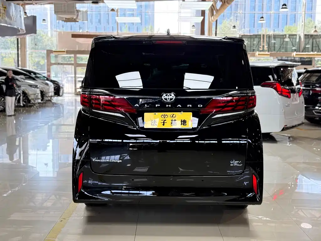 Toyota Alphard — миниатюра 24
