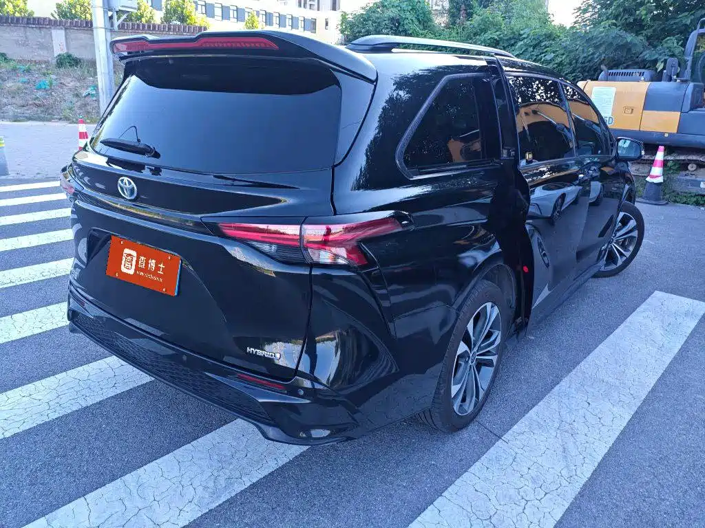 Toyota Granvia — миниатюра 3