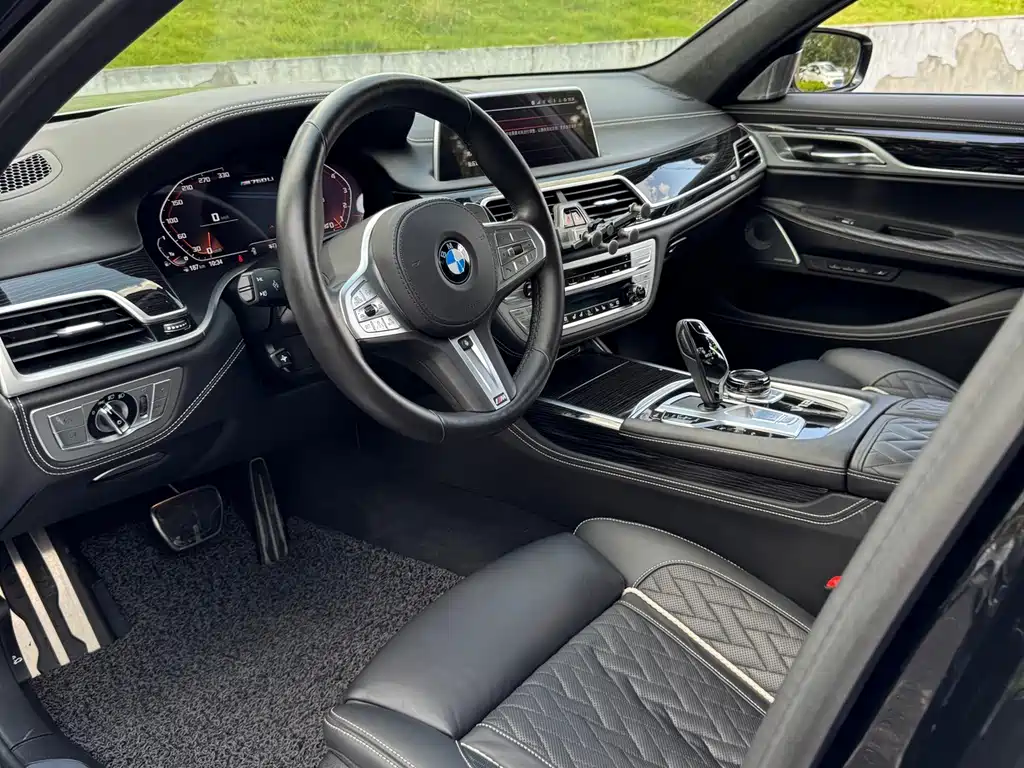 BMW 7 Series — миниатюра 9
