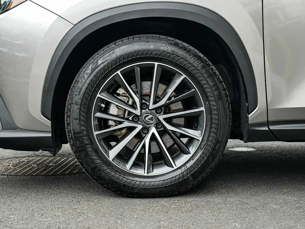 Lexus NX — миниатюра 8