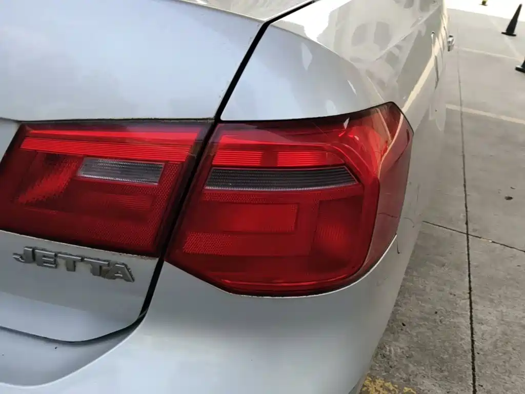 Volkswagen Jetta — миниатюра 8