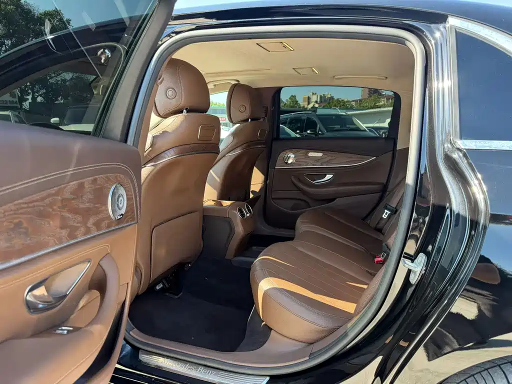 Mercedes-Benz E-Class — миниатюра 5