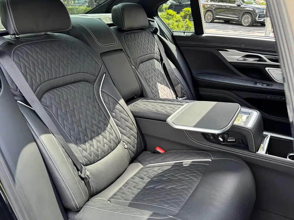 BMW 7 Series — миниатюра 15