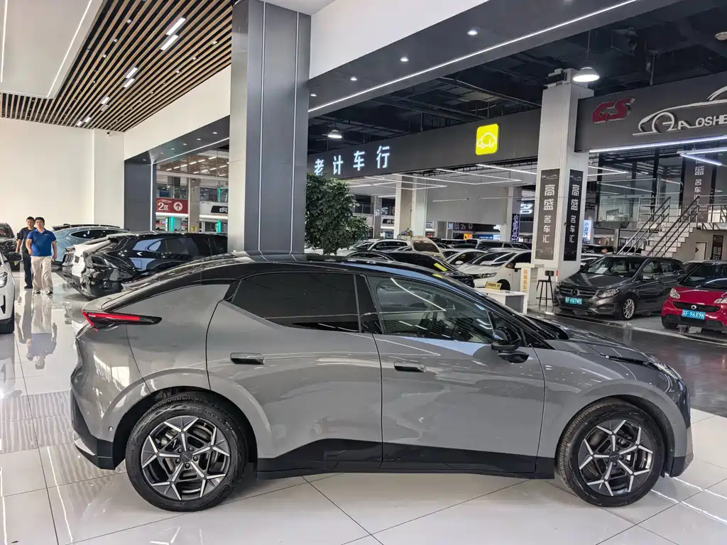 Lynk & Co 20 — миниатюра 16