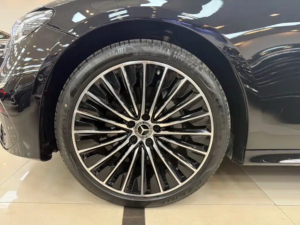 Mercedes-Benz E-Class — миниатюра 23
