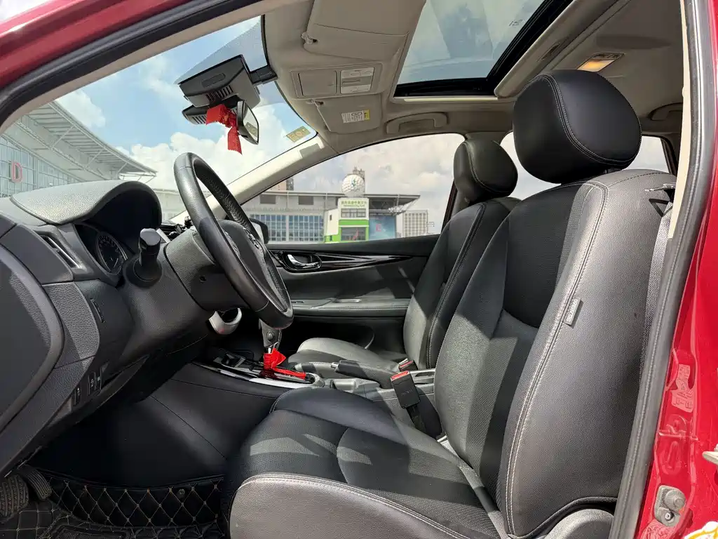 Nissan Tiida — миниатюра 8
