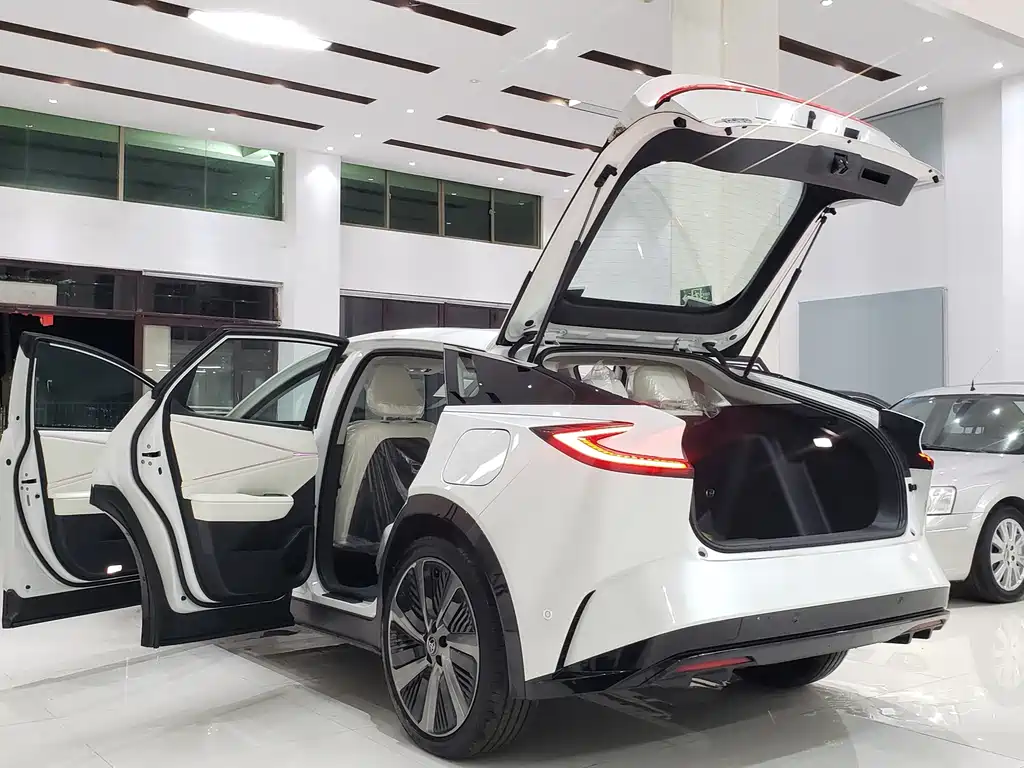 Toyota bZ5 — миниатюра 10