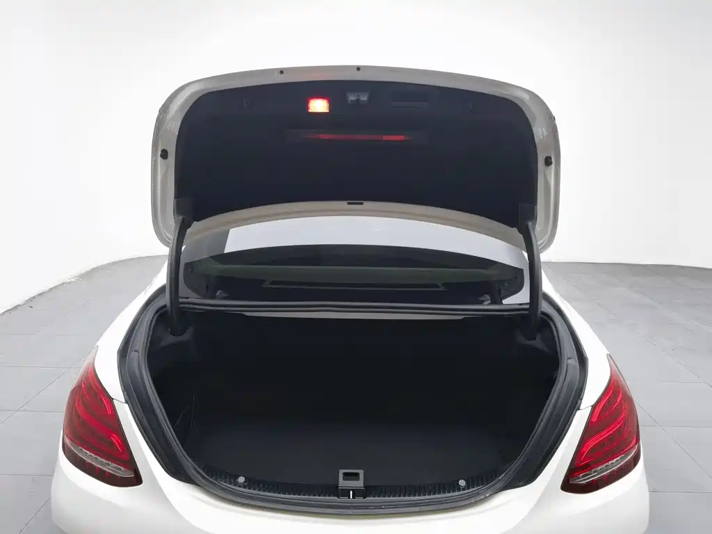 Mercedes-Benz C-Class — миниатюра 16
