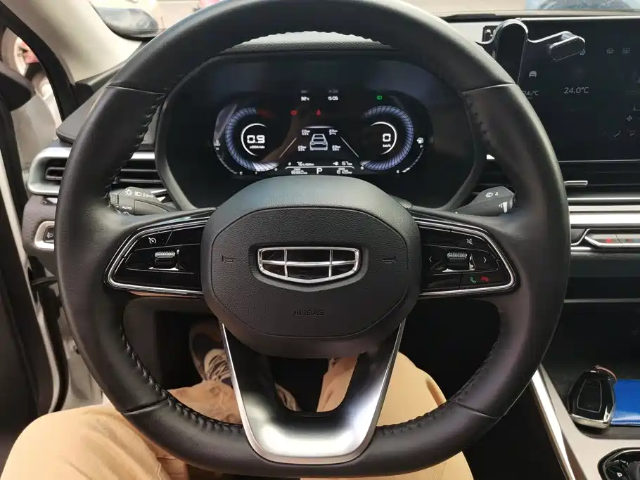 Geely Emgrand — миниатюра 15