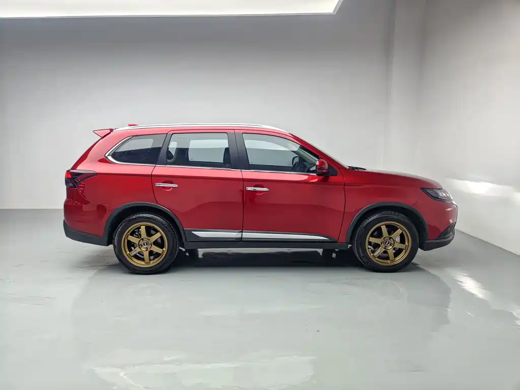 Mitsubishi Outlander — миниатюра 4