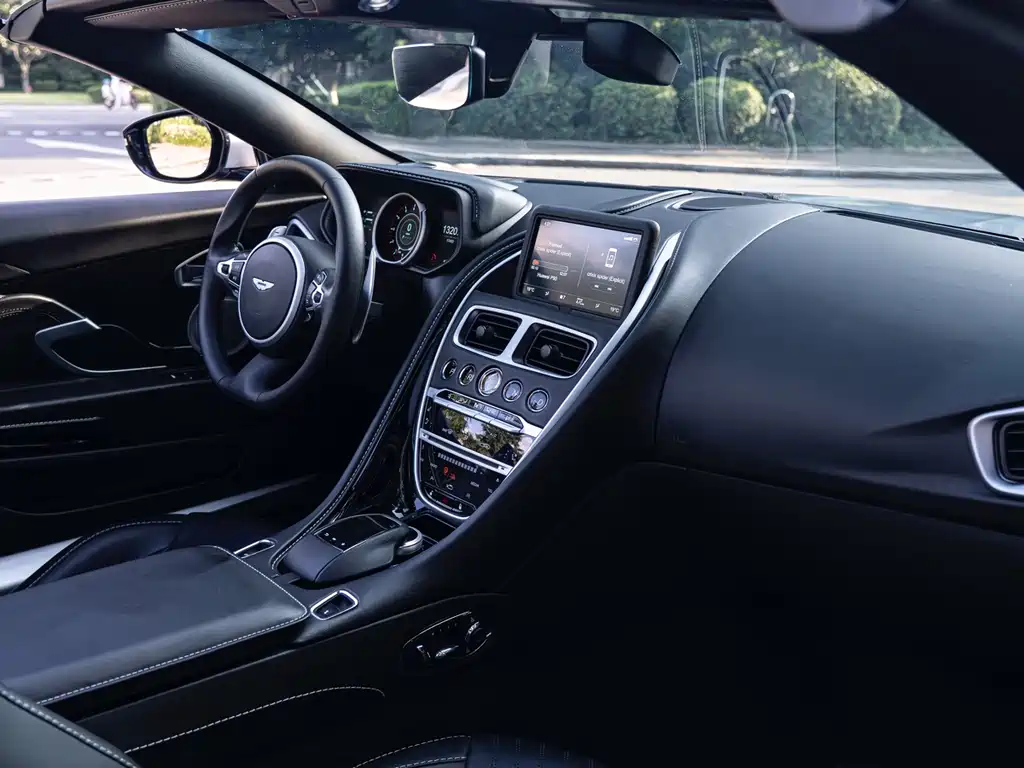 Aston Martin DB11 4.0T V8 Volante, фото 21