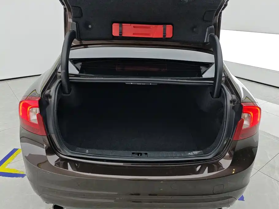 Volvo S60 — миниатюра 4