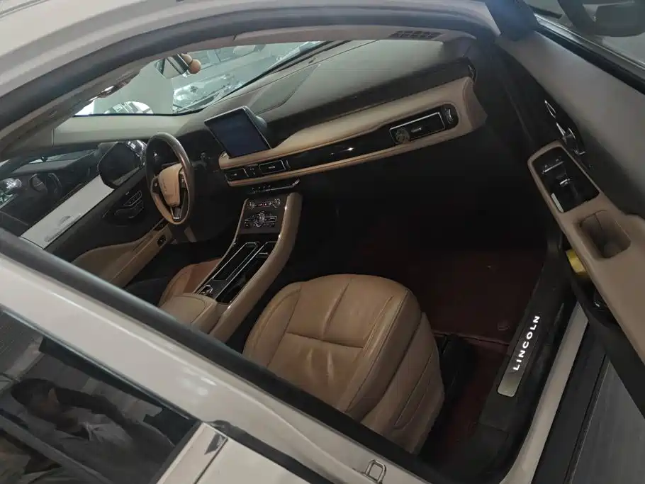 Lincoln Aviator (Import) — миниатюра 8