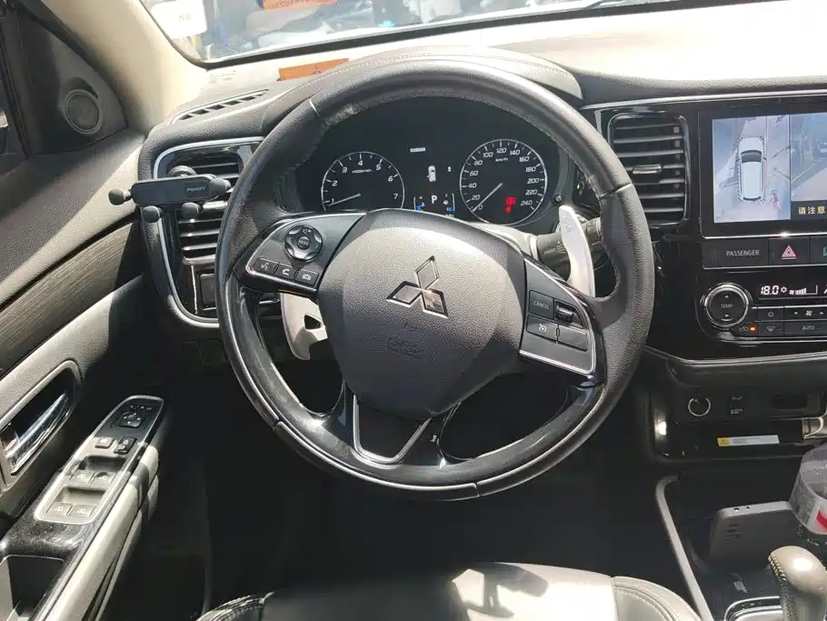 Mitsubishi Outlander — миниатюра 15