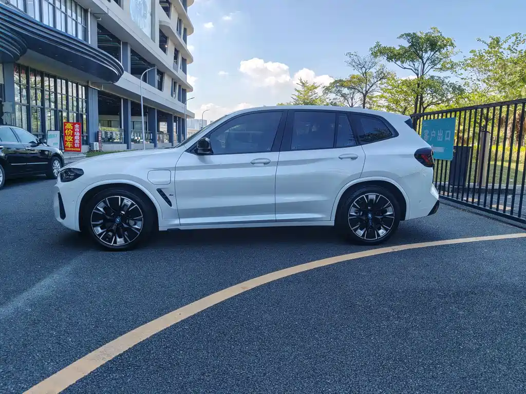BMW iX3 — миниатюра 4
