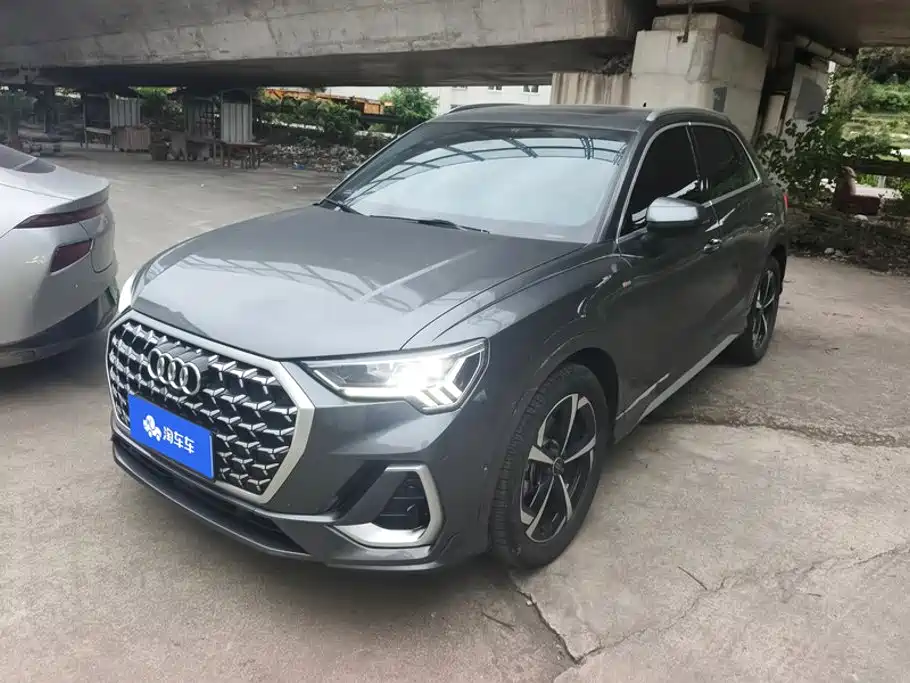 奥迪Q3 2025款 45周年典藏版 35TFSI 时尚动感型 2025