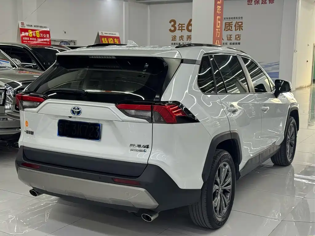 Toyota RAV4 — миниатюра 8