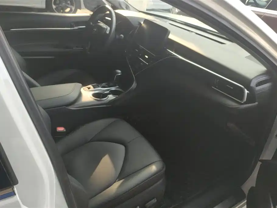 Toyota Camry 2021 2.0G Luxury