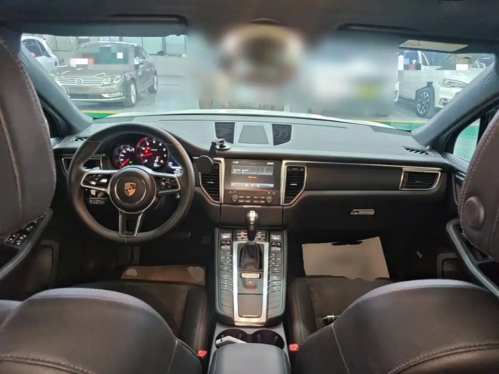 Porsche Macan — миниатюра 10