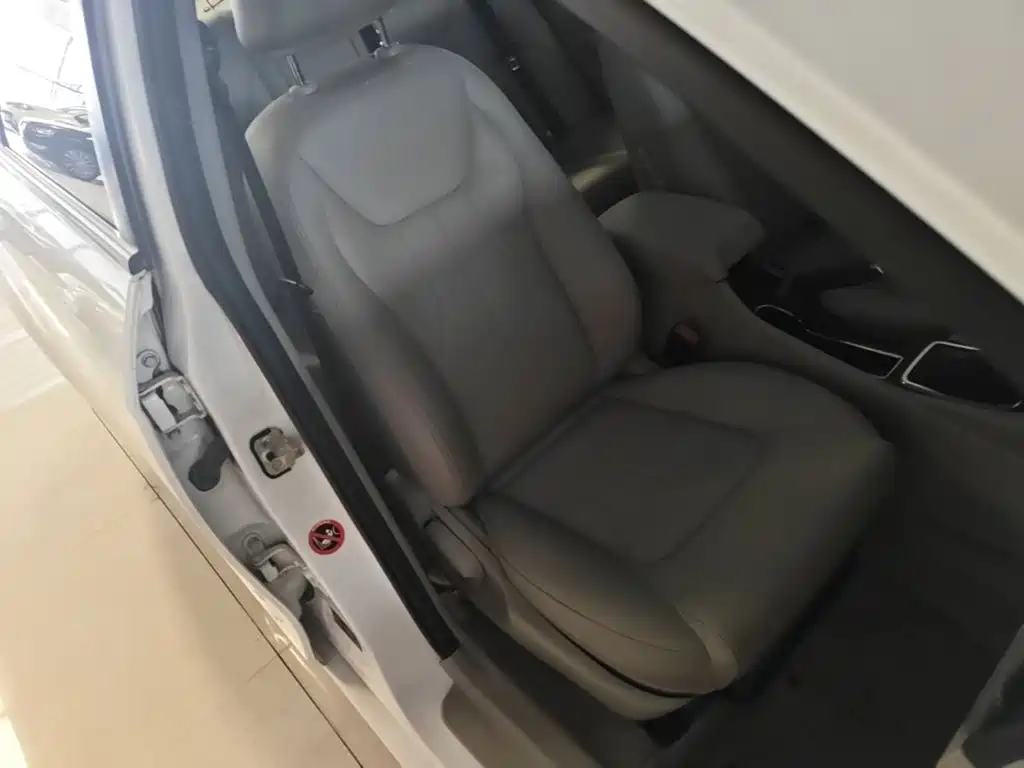 Geely Emgrand — миниатюра 25