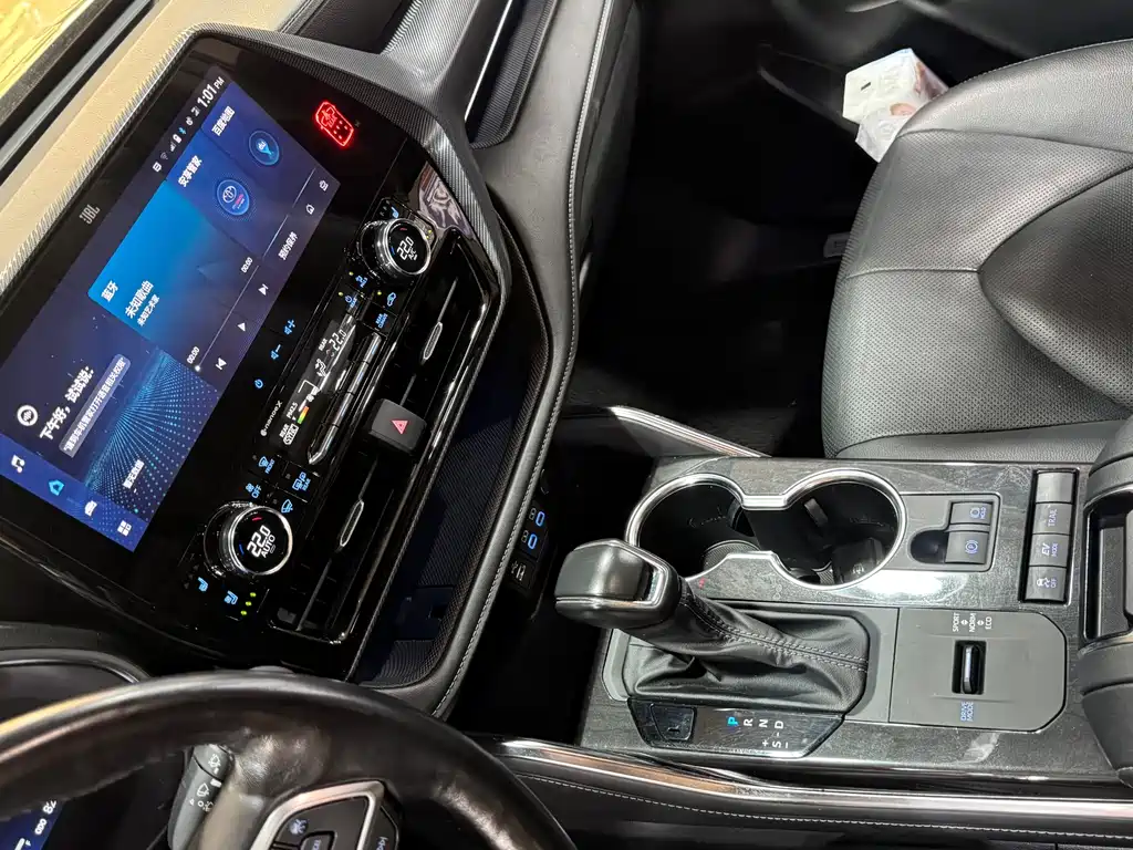 Toyota Crown Kluger — миниатюра 3