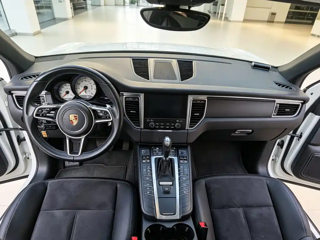 Porsche Macan — миниатюра 7