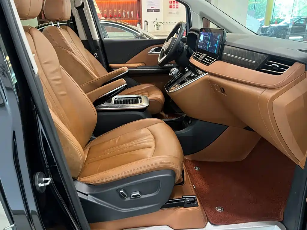 Hongqi Hongqi HQ9 PHEV — миниатюра 11