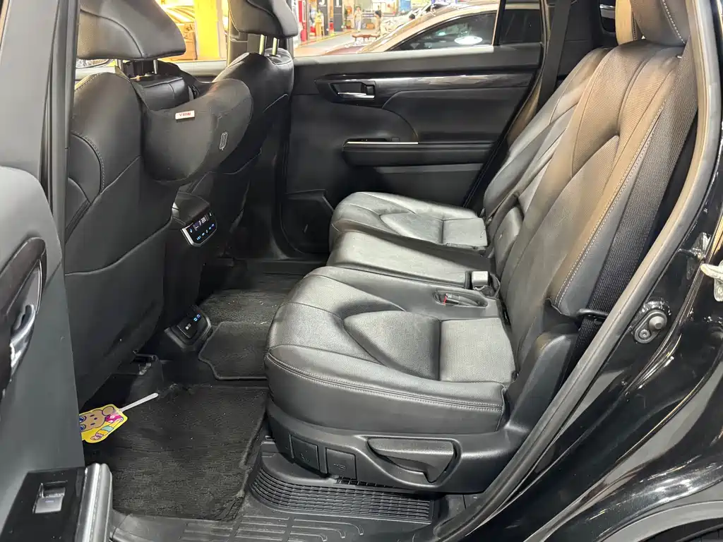 Toyota Crown Kluger — миниатюра 7