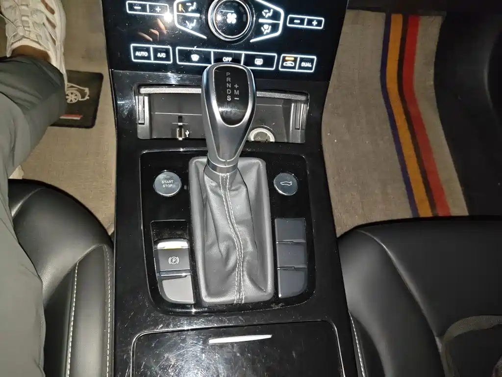 Hongqi Hongqi H5 — миниатюра 10
