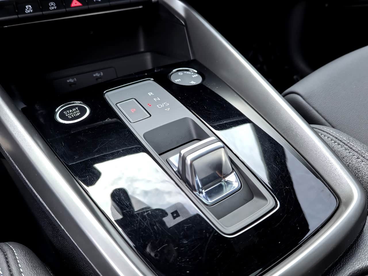Skoda Karoq 1.4 л 2023 г. Белый, пробег 30000 км