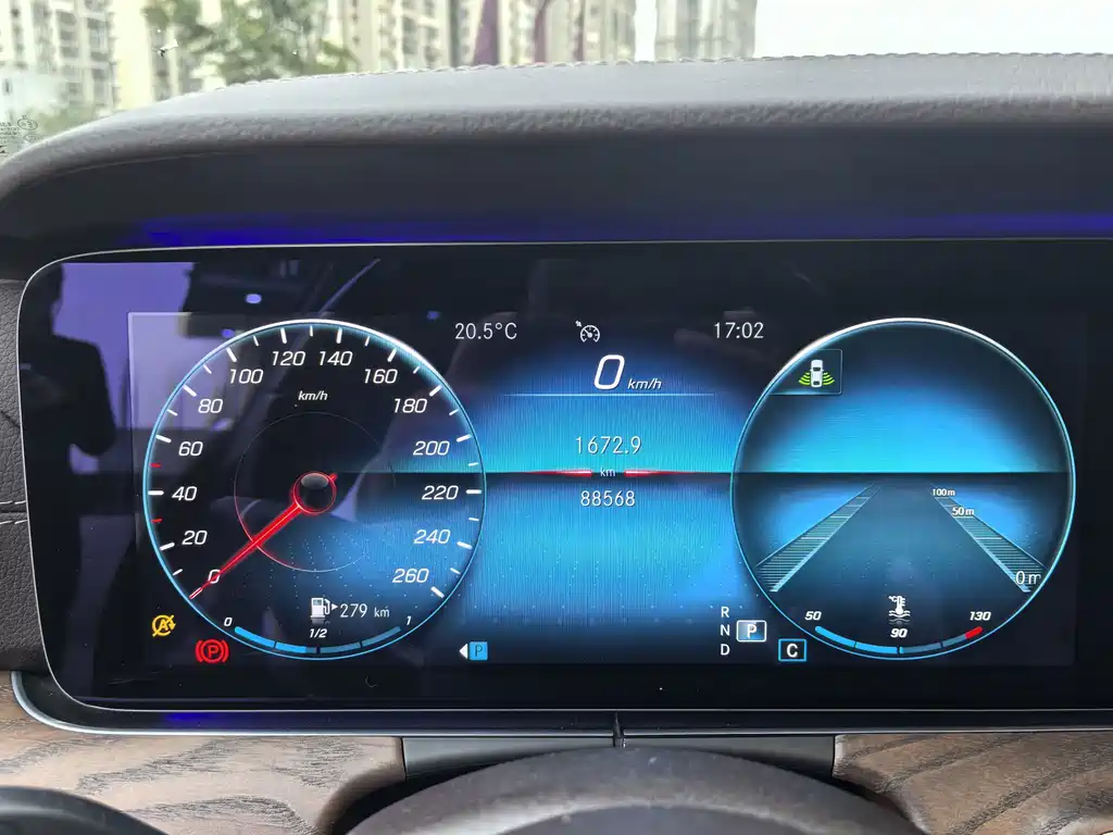 Mercedes-Benz E-Class — миниатюра 11