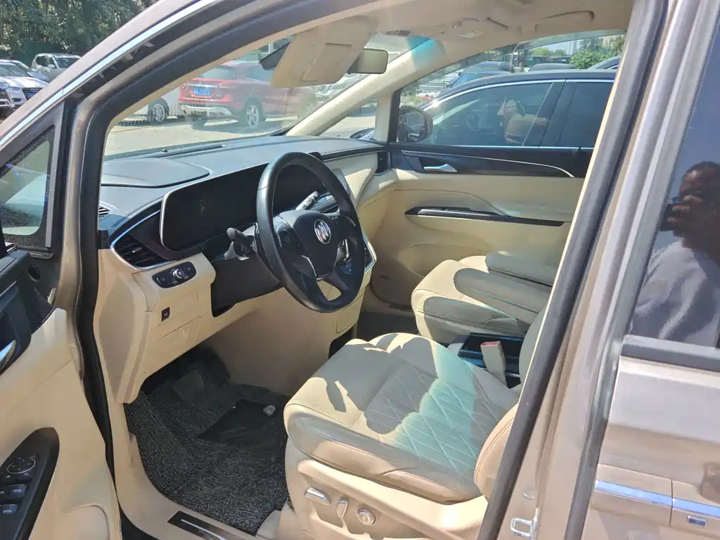 Buick GL8 — миниатюра 7