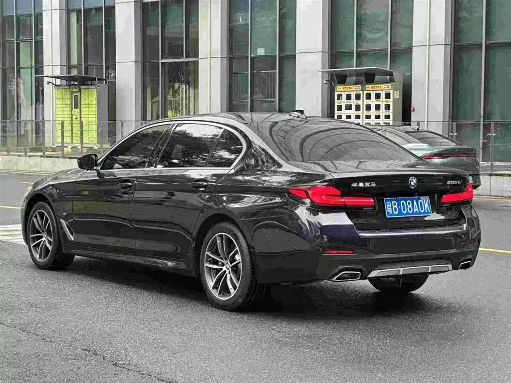 BMW 5 Series — миниатюра 4