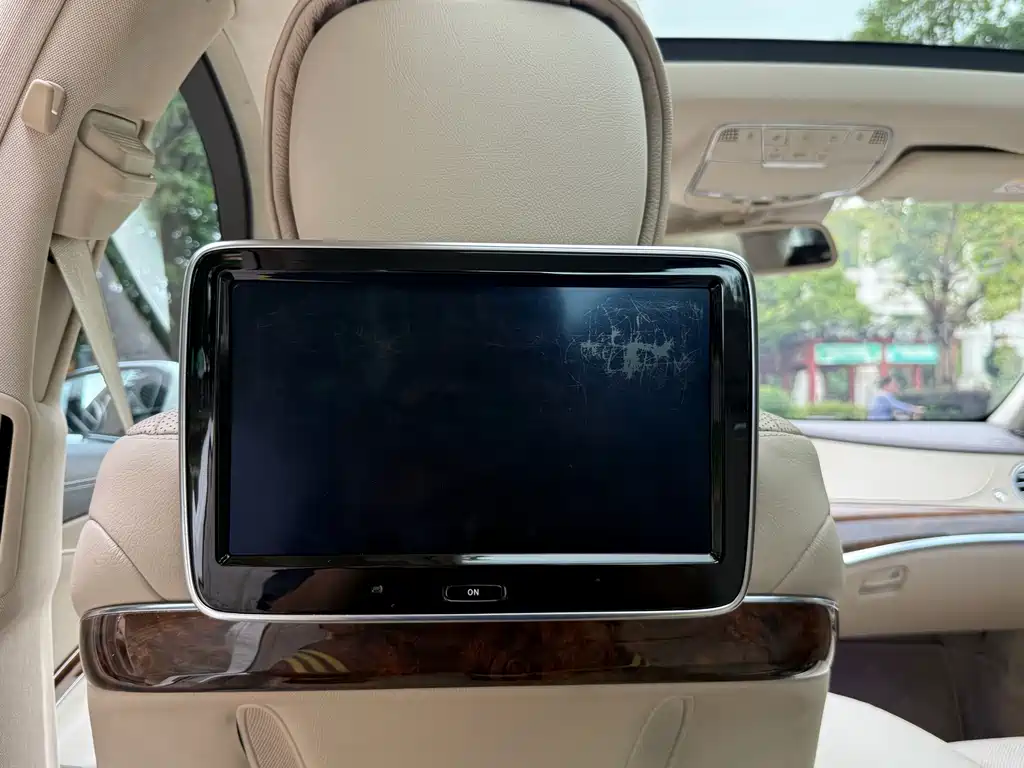 Mercedes-Benz S-Class — миниатюра 12