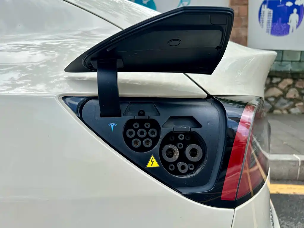 Tesla Model Y — миниатюра 14