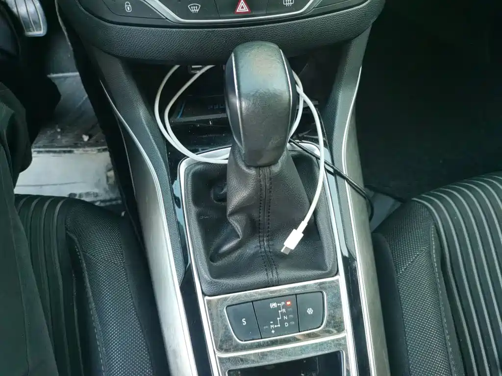 Peugeot 408 2016 1.6T AT Luxury