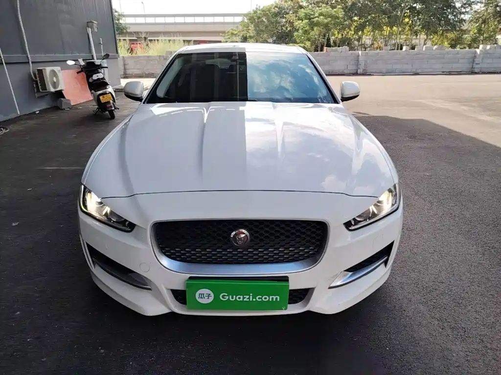 Jaguar XE — миниатюра 3