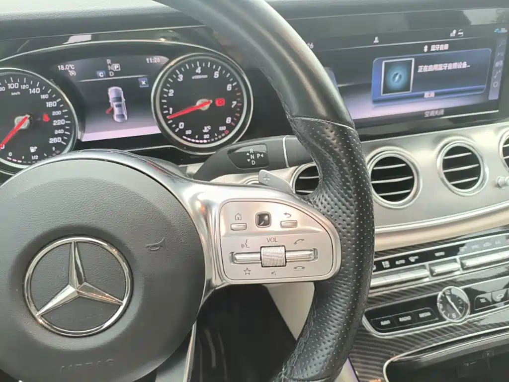 Mercedes-Benz E-Class (Import) — миниатюра 10