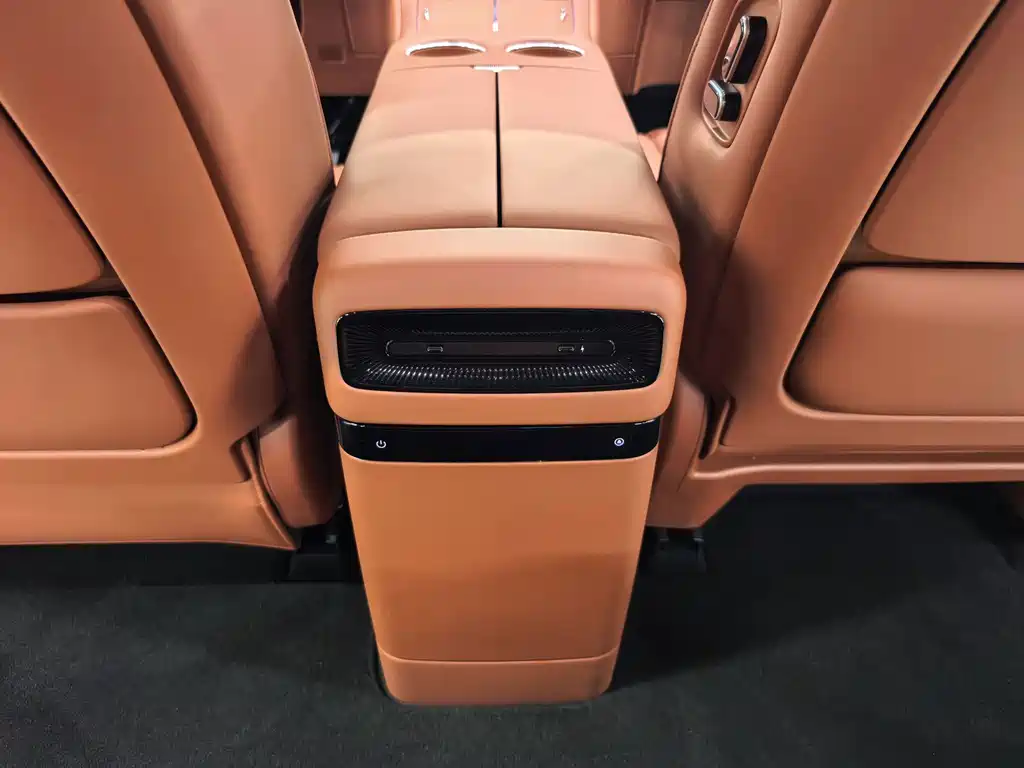VOYAH Taishan X8 — миниатюра 9