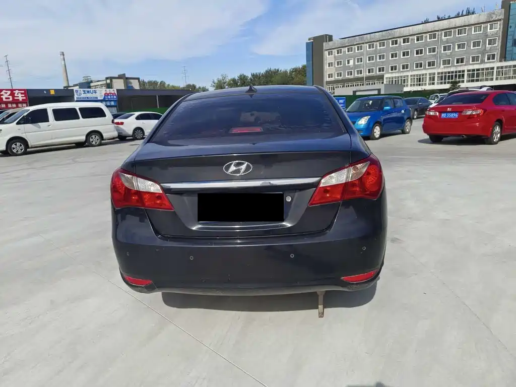 Hyundai Elantra — миниатюра 8