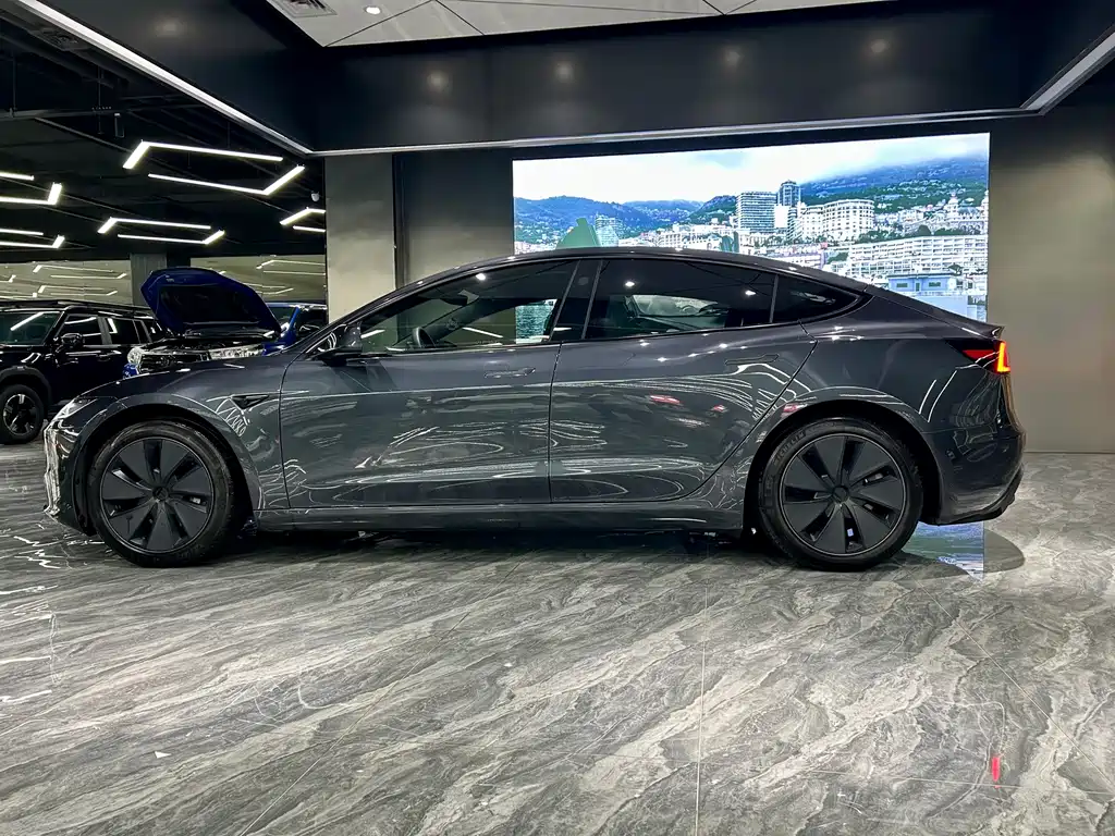 Tesla Model 3 — миниатюра 8