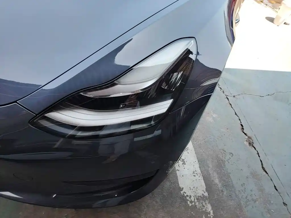 Tesla Model 3 — миниатюра 24
