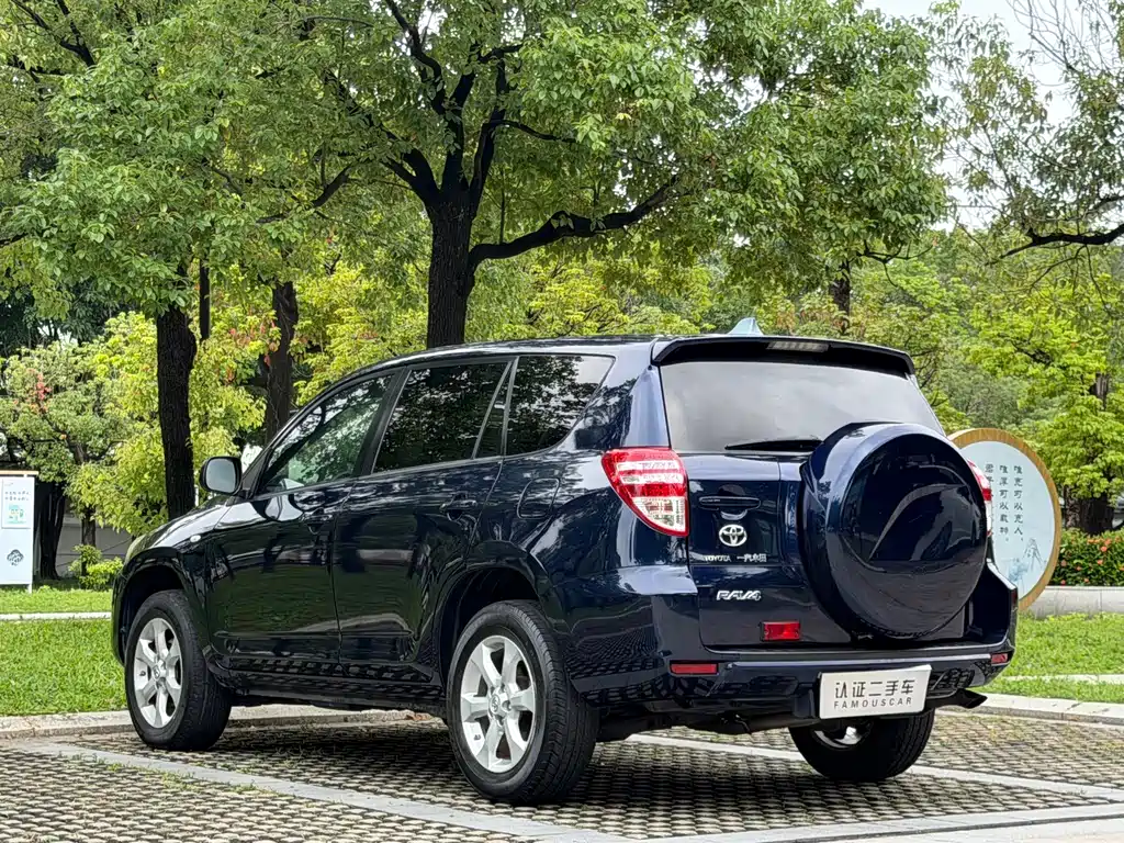 Toyota RAV4 — миниатюра 5