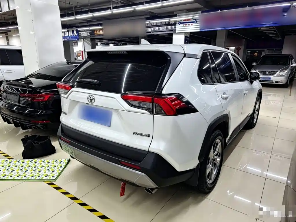Toyota RAV4 — миниатюра 7